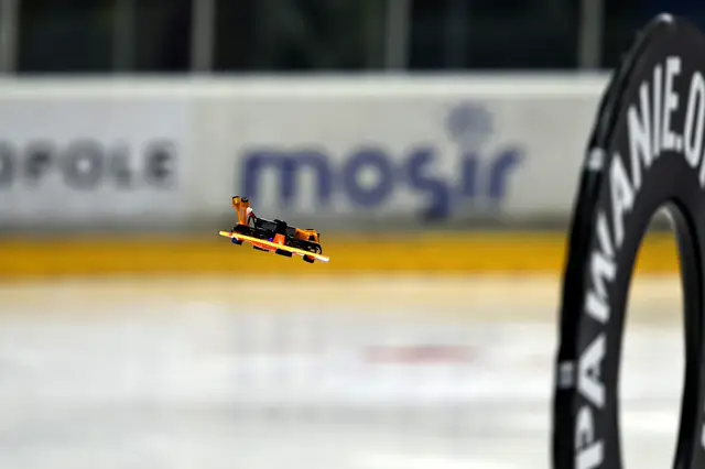 Dron FPV tuż nad taflą lodowiska Toropol