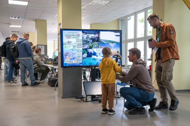 Boy in front of the FPV simulator screen